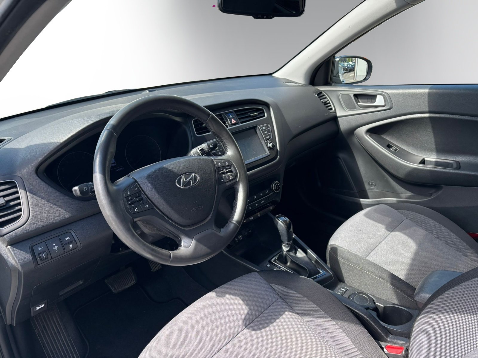 HYUNDAI i20 1.0 T-GDi Amplia, Essence, Occasion / Utilisé, Automatique - 6