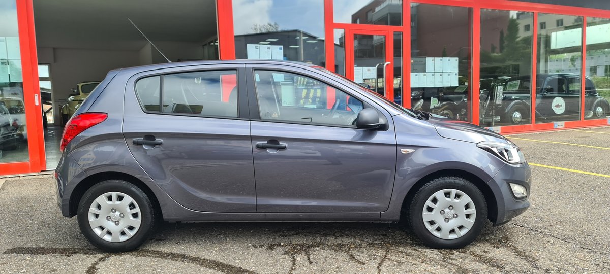 HYUNDAI i20 1.4 Style Automatic, Benzin, Occasion / Gebraucht, Automatik - 2