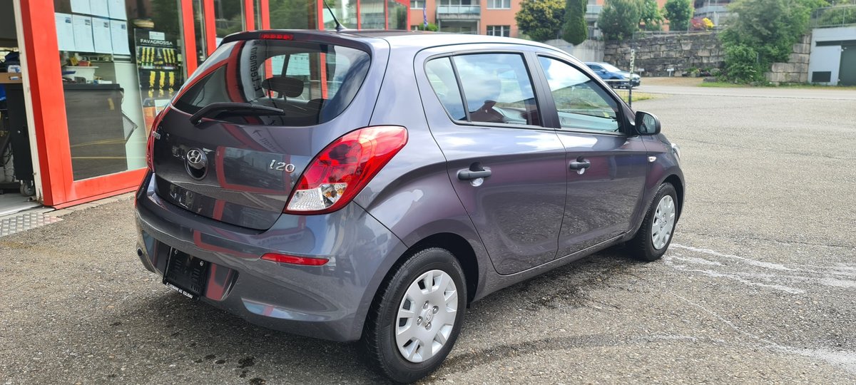 HYUNDAI i20 1.4 Style Automatic, Benzin, Occasion / Gebraucht, Automatik - 3