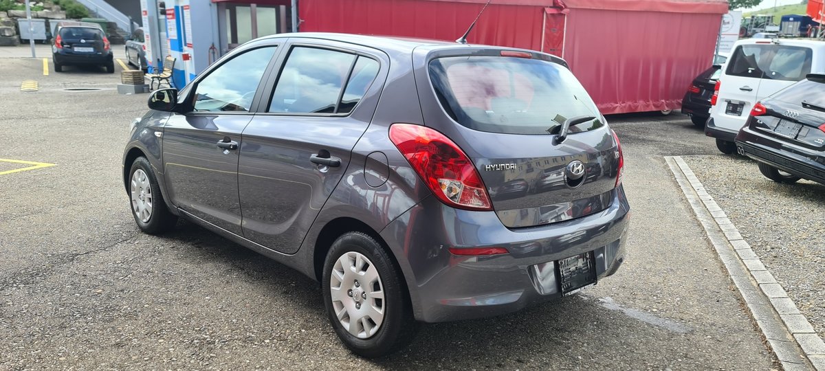 HYUNDAI i20 1.4 Style Automatic, Benzin, Occasion / Gebraucht, Automatik - 5