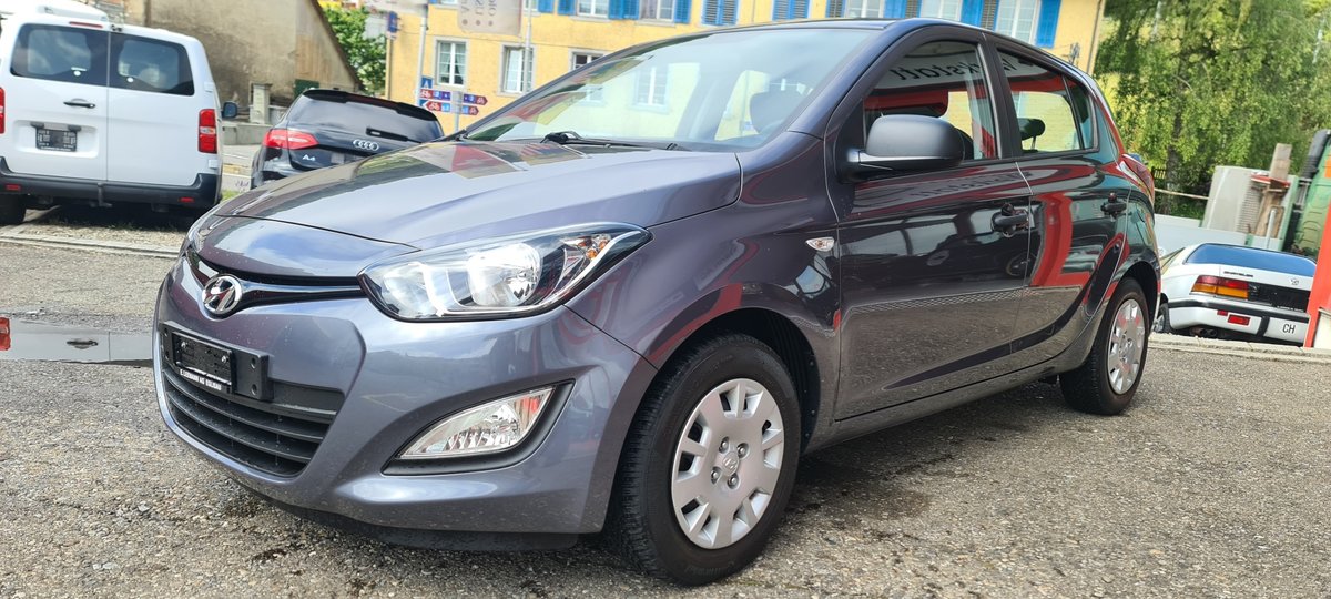 HYUNDAI i20 1.4 Style Automatic, Benzin, Occasion / Gebraucht, Automatik - 7