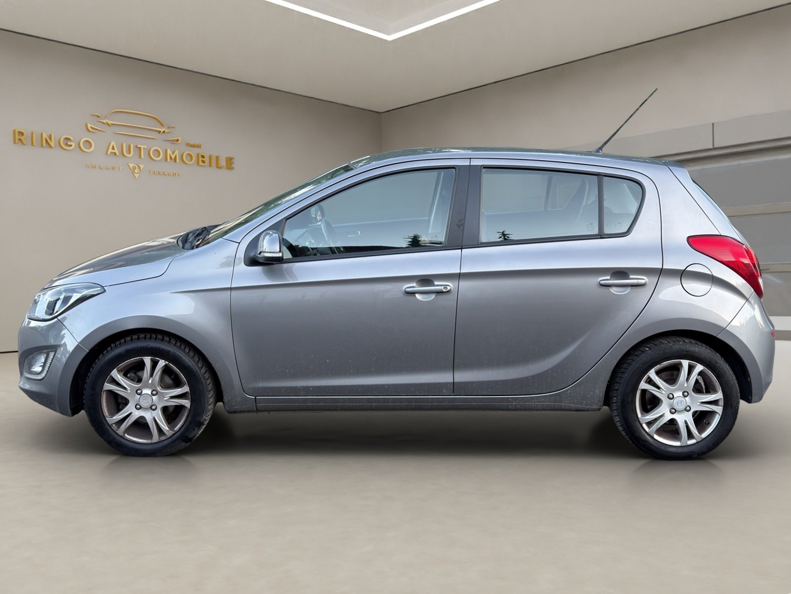 HYUNDAI i20 1.4 Premium Automatic, Petrol, Second hand / Used, Automatic - 4