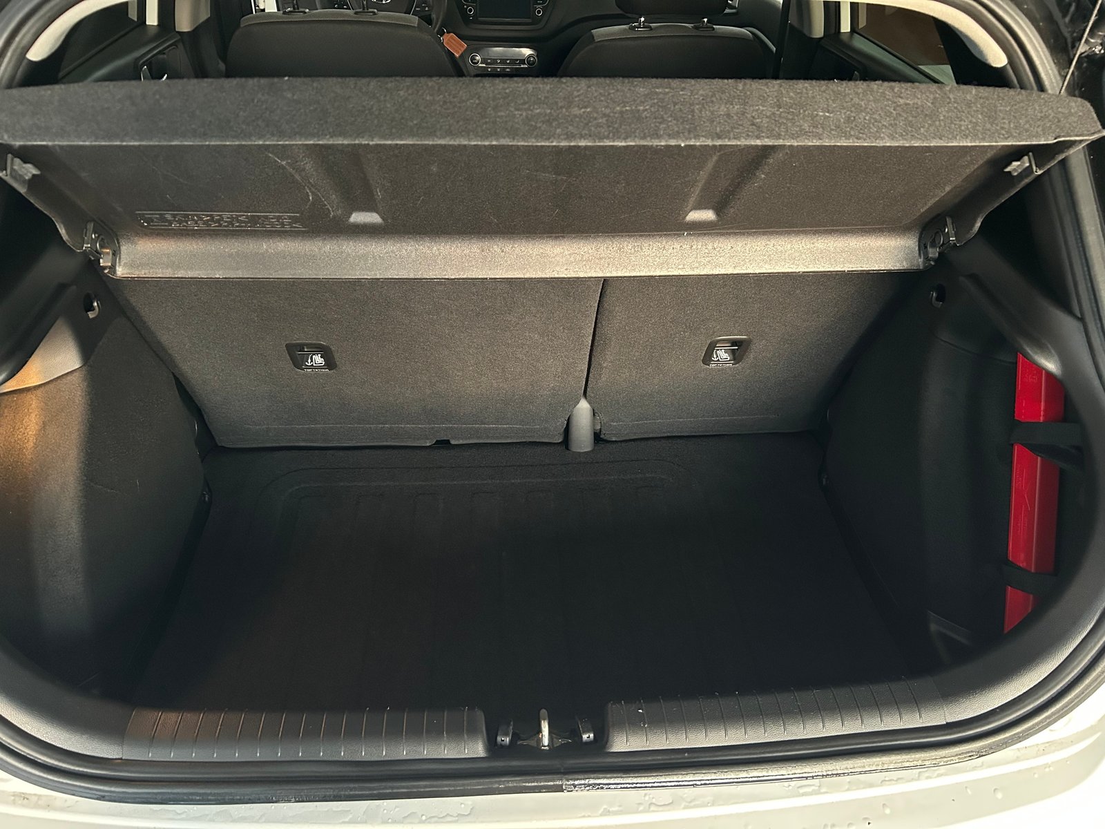 HYUNDAI i20 1.0 T-GDi Amplia, Benzin, Occasion / Gebraucht, Handschaltung - 4