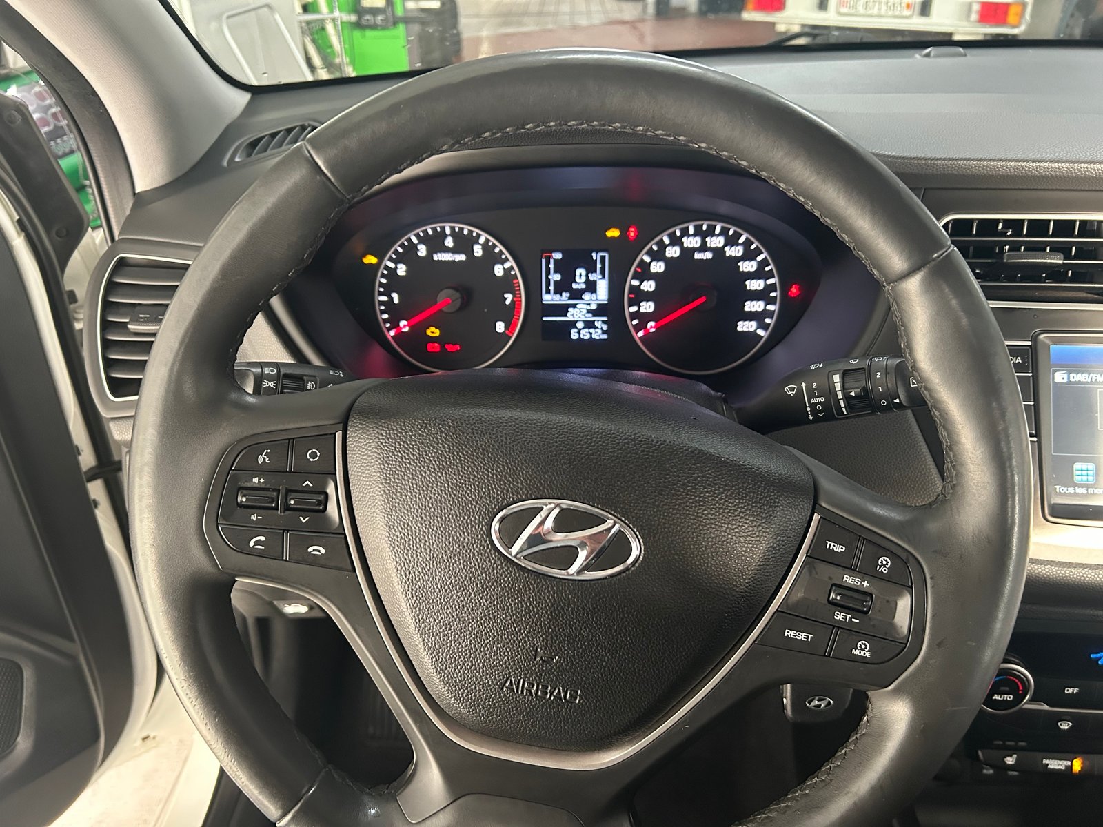 HYUNDAI i20 1.0 T-GDi Amplia, Benzin, Occasion / Gebraucht, Handschaltung - 7