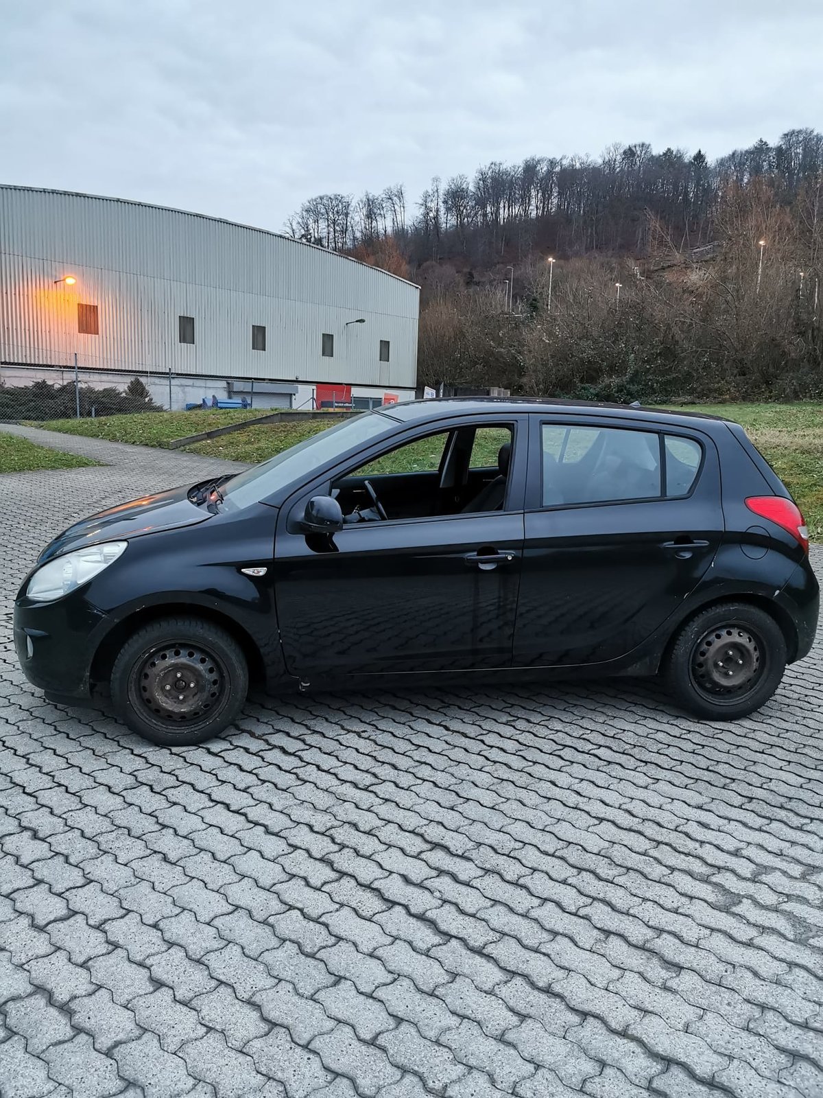 HYUNDAI i20 1.6 Premium, Essence, Occasion / Utilisé, Manuelle - 4