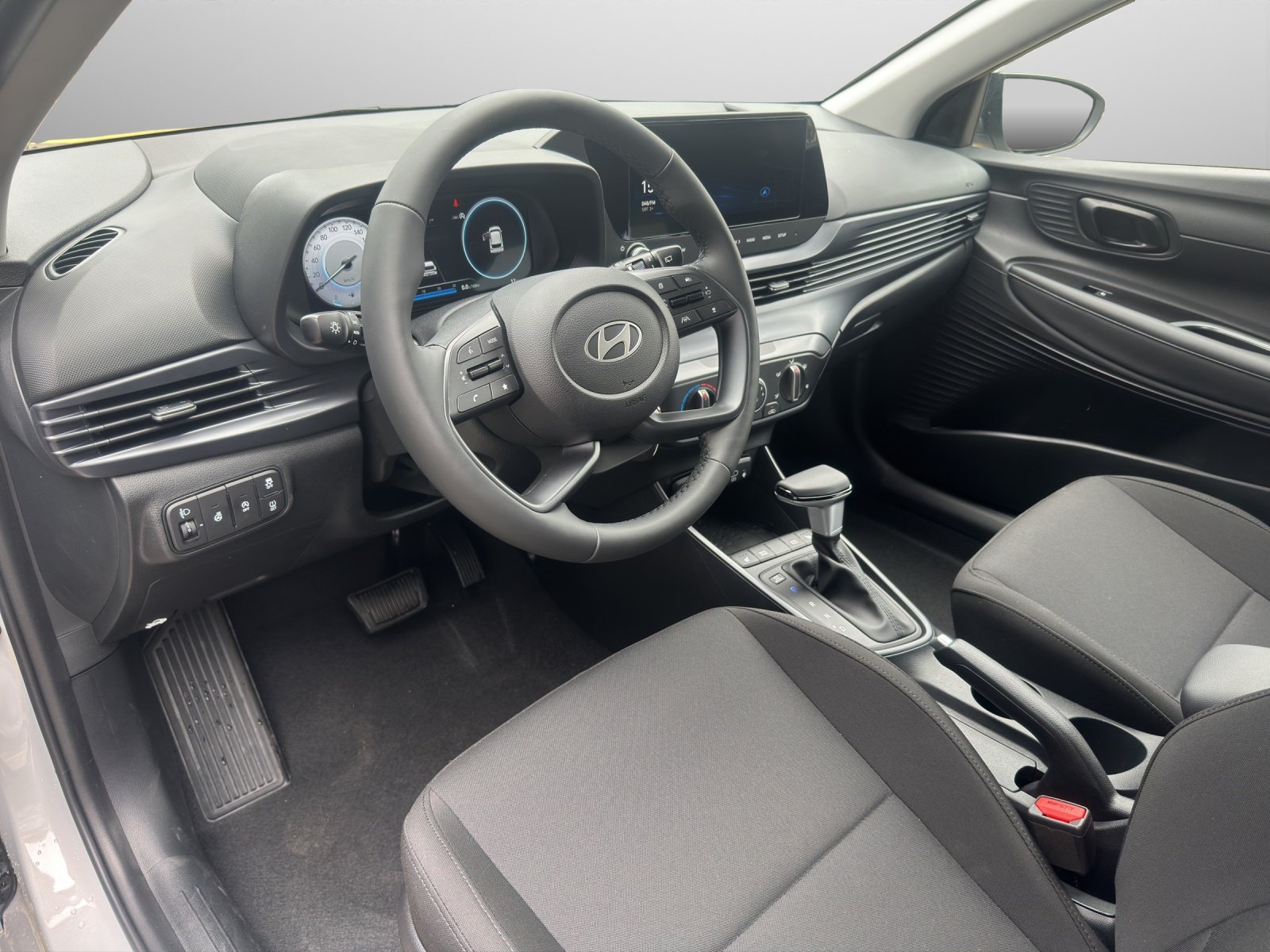 HYUNDAI i20 1.0 T-GDi Amplia, Petrol, New car, Automatic - 5