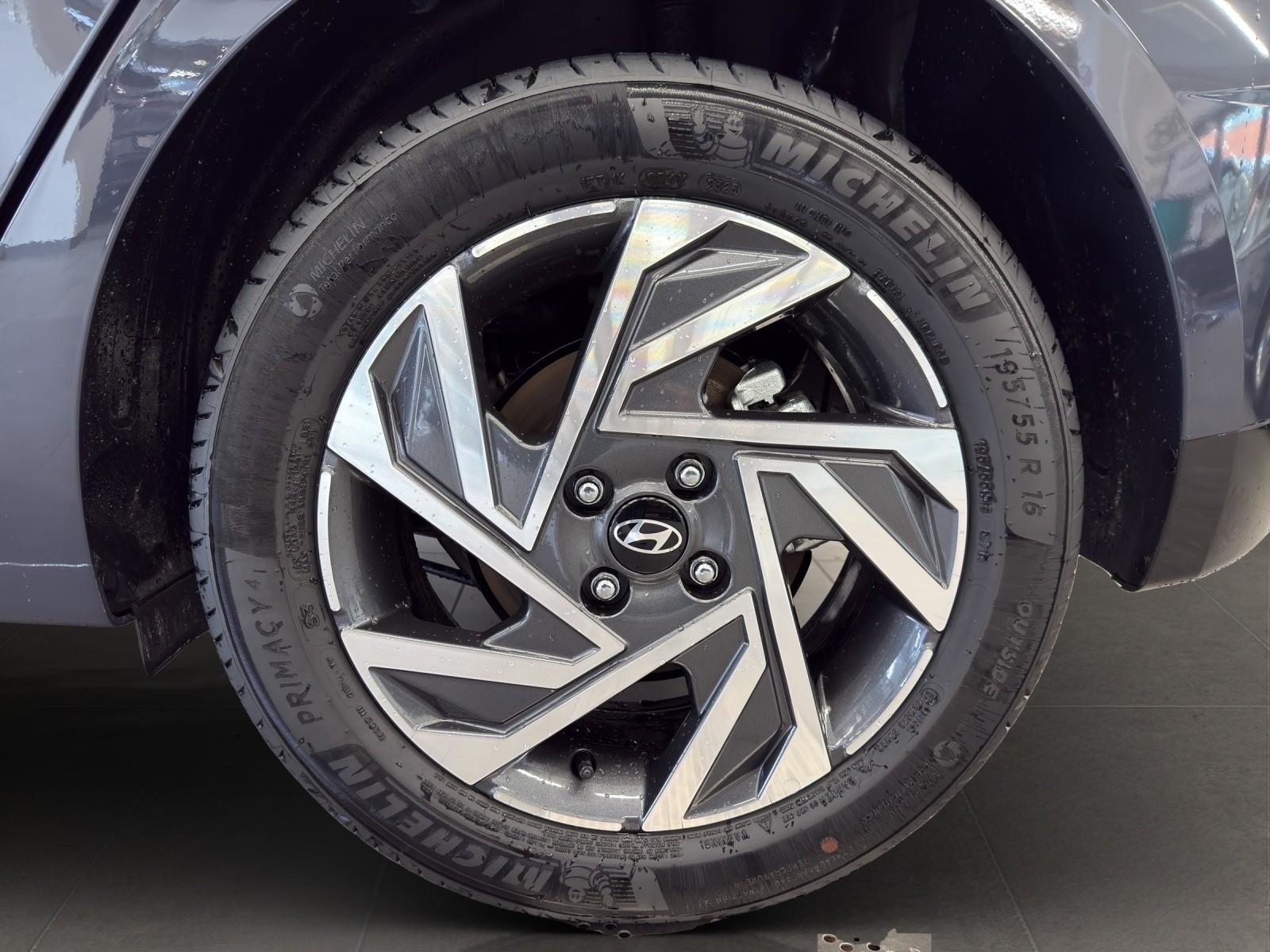 HYUNDAI i20 1.0 T-GDi Amplia, Petrol, New car, Automatic - 6