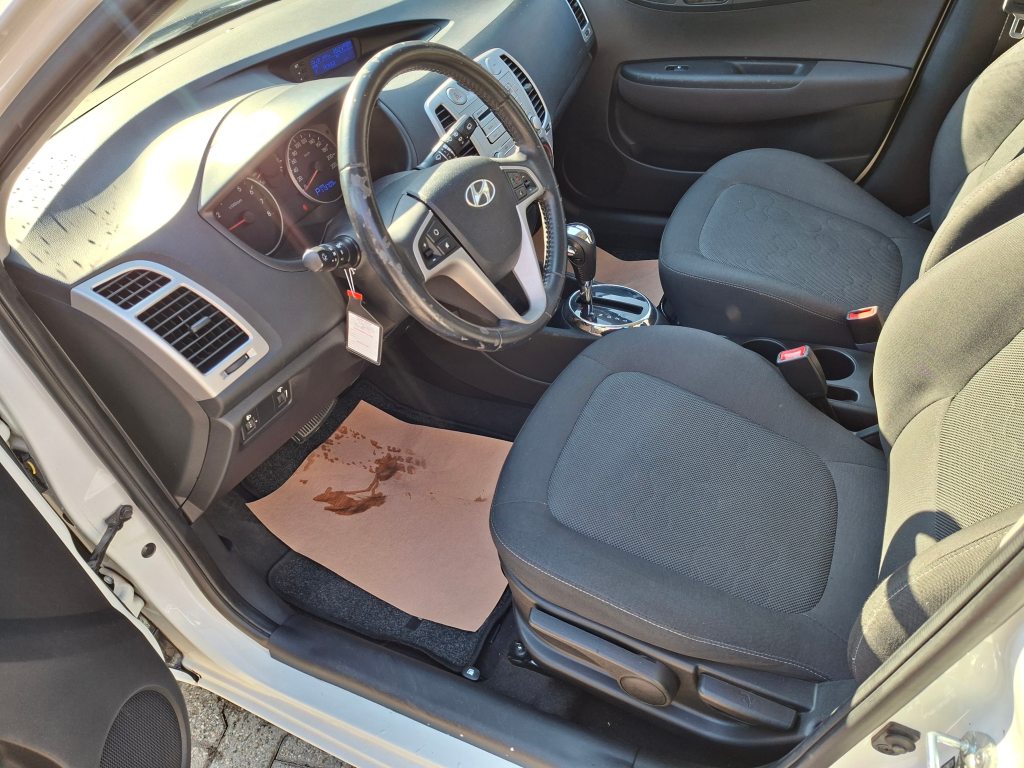 HYUNDAI I20 1.4 Style, Benzin, Occasion / Gebraucht, Automatik - 7