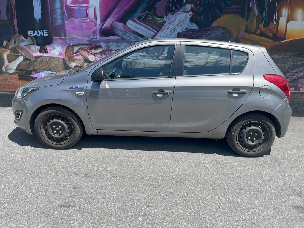 HYUNDAI i20 1.2 Comfort, Benzin, Occasion / Gebraucht, Handschaltung - 3