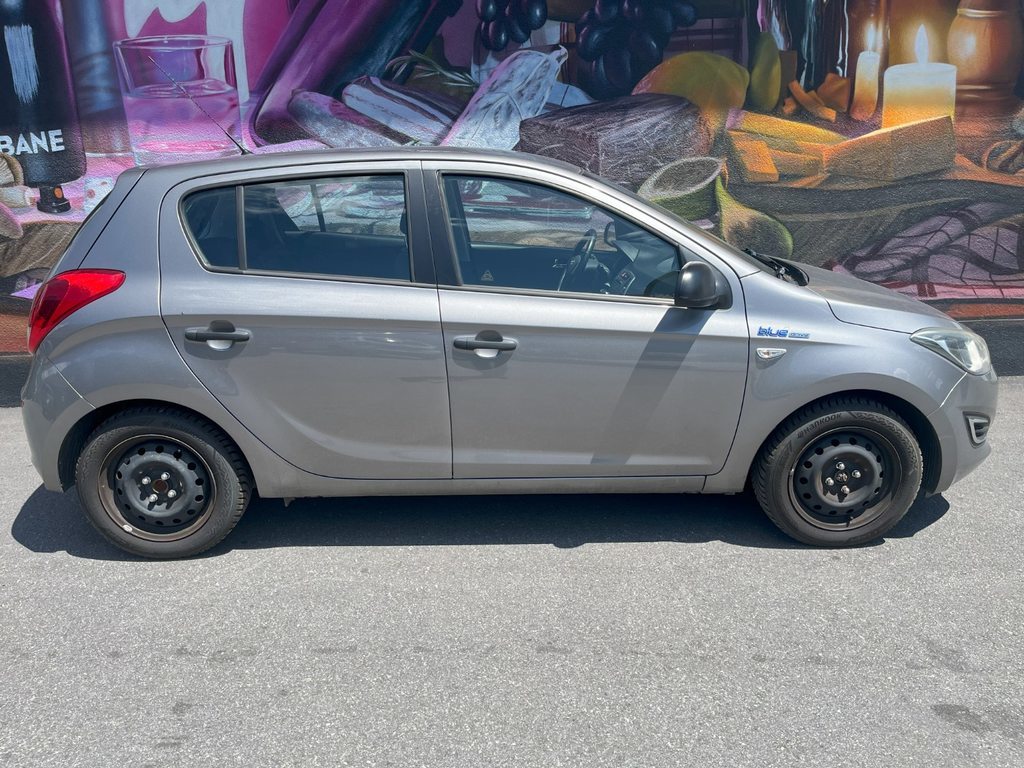 HYUNDAI i20 1.2 Comfort, Benzin, Occasion / Gebraucht, Handschaltung - 4