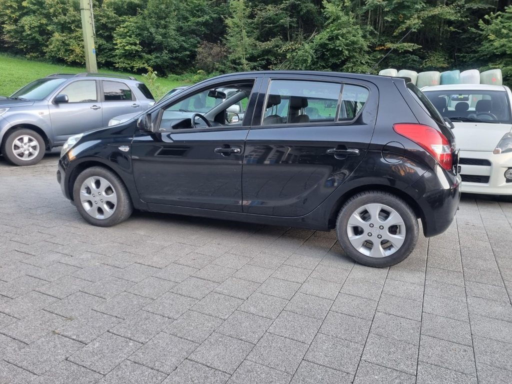 HYUNDAI i20 1.4 Style, Petrol, Second hand / Used, Manual - 2