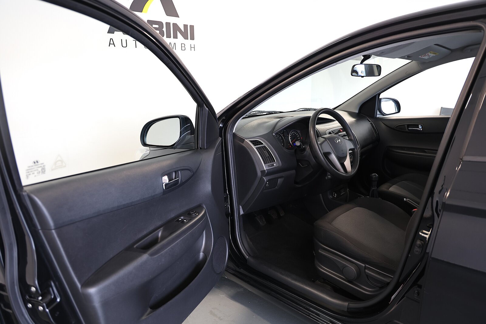 HYUNDAI i20, Petrol, Second hand / Used, Manual - 6