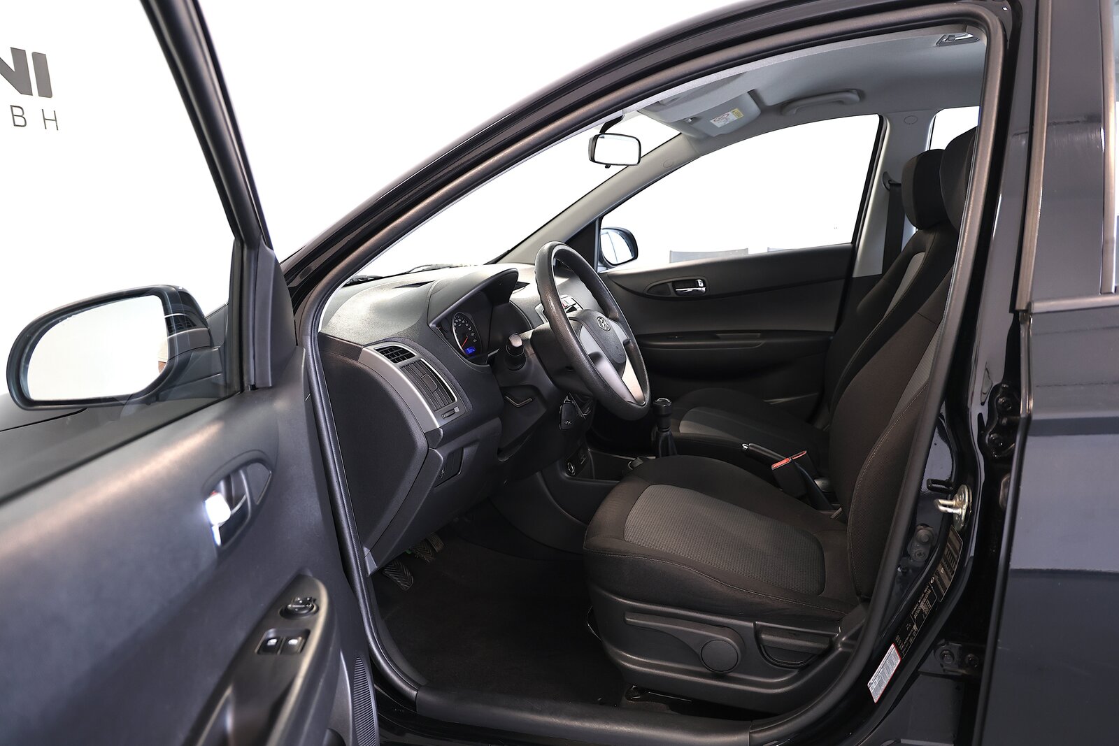 HYUNDAI i20, Petrol, Second hand / Used, Manual - 7