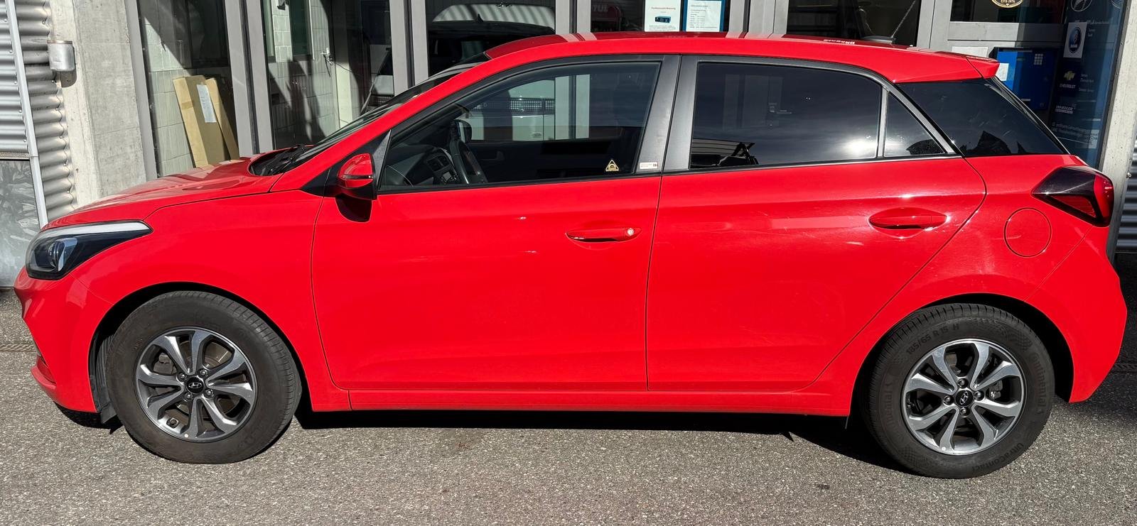 HYUNDAI i20 1.0 T-GDi 120 Amplia, Benzin, Occasion / Gebraucht, Automatik - 2
