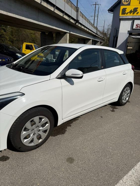 HYUNDAI i20 1.4 Vertex, Benzin, Occasion / Gebraucht, Automatik - 3