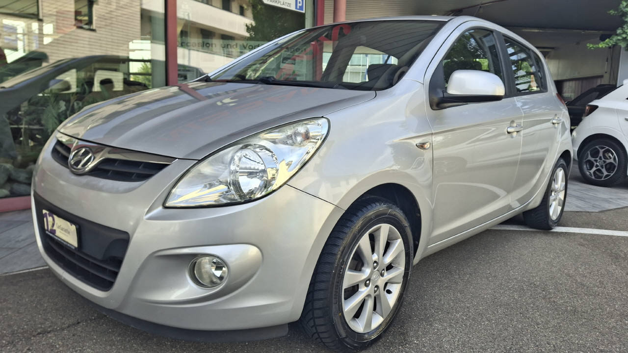 HYUNDAI i20 1.4 Style, Petrol, Second hand / Used, Automatic - 2