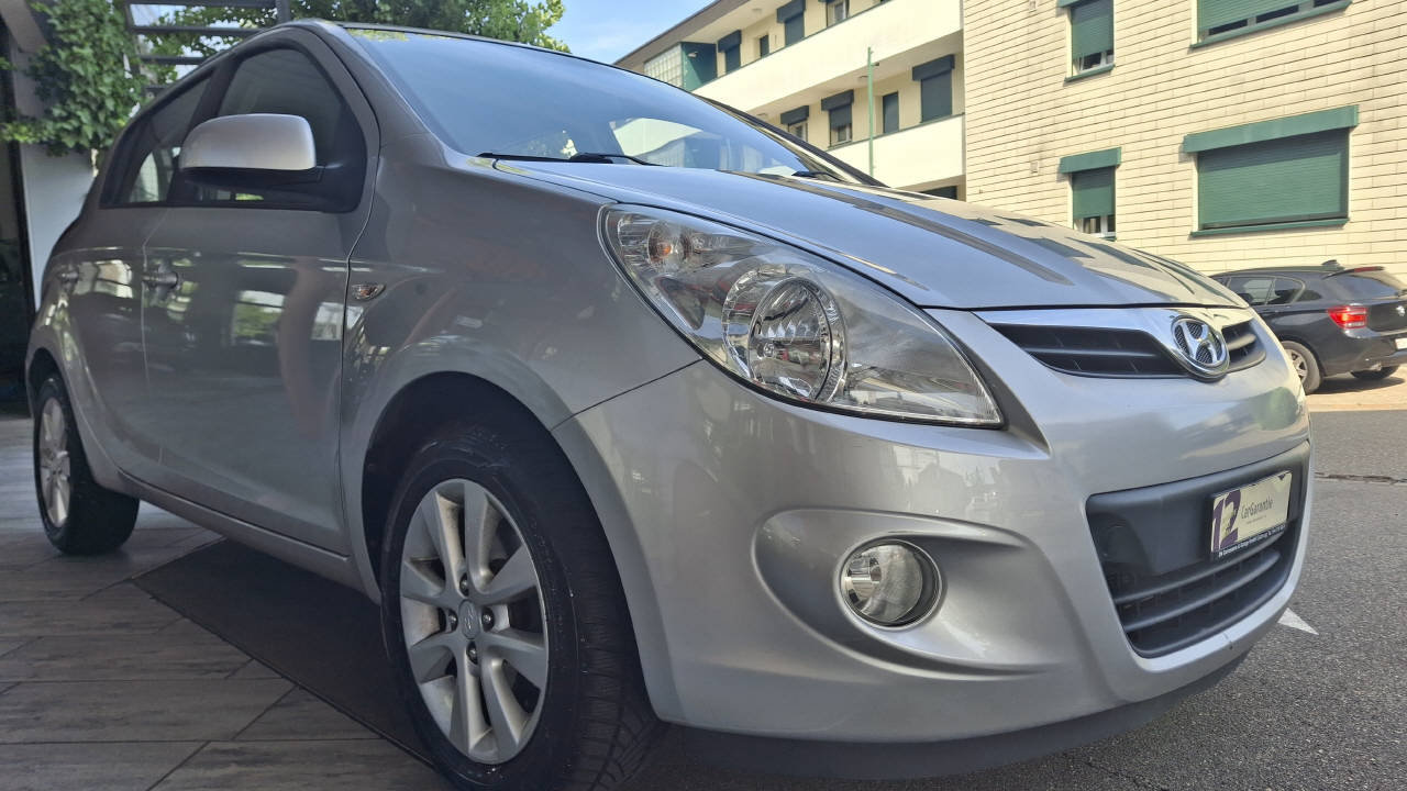 HYUNDAI i20 1.4 Style, Petrol, Second hand / Used, Automatic - 3