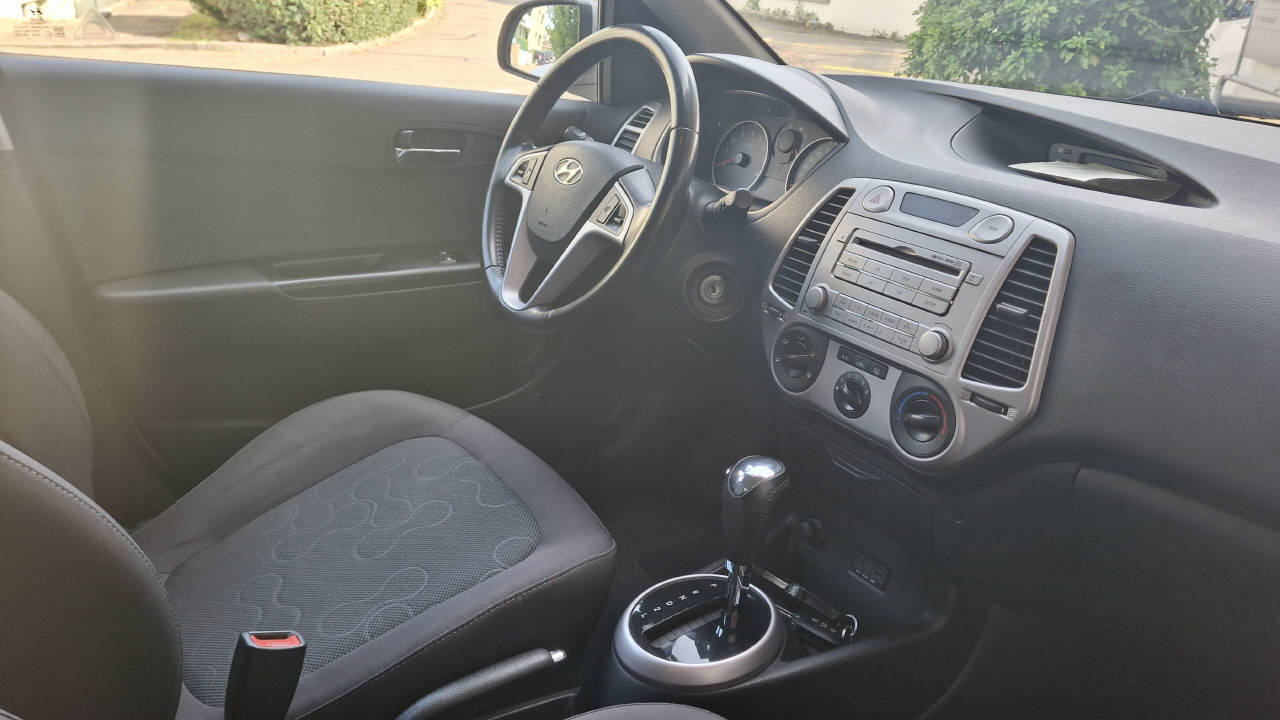 HYUNDAI i20 1.4 Style, Petrol, Second hand / Used, Automatic - 7