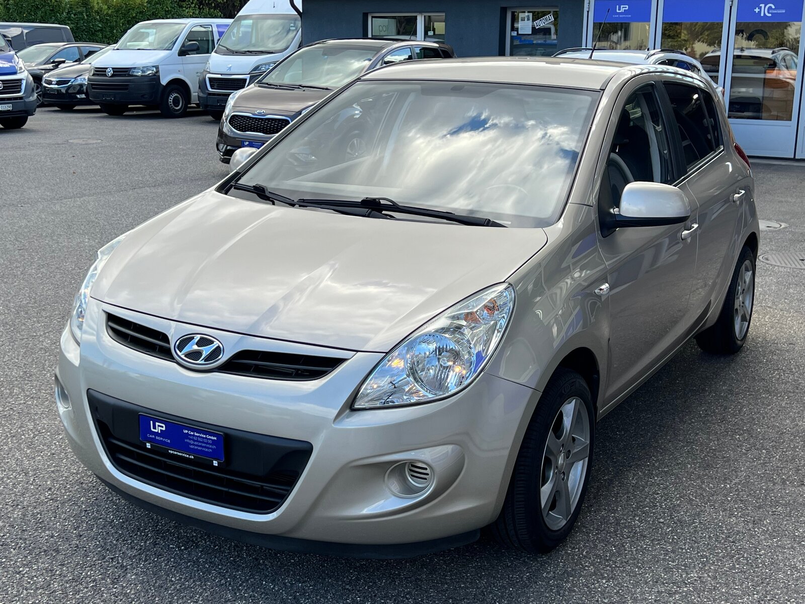 HYUNDAI i20 1.2 Comfort, Petrol, Second hand / Used, Manual - 2