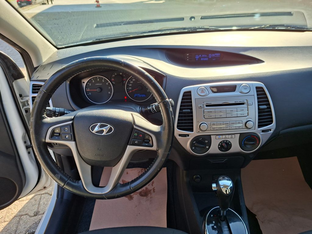HYUNDAI I20 1.4 Style, Benzin, Occasion / Gebraucht, Automatik - 6