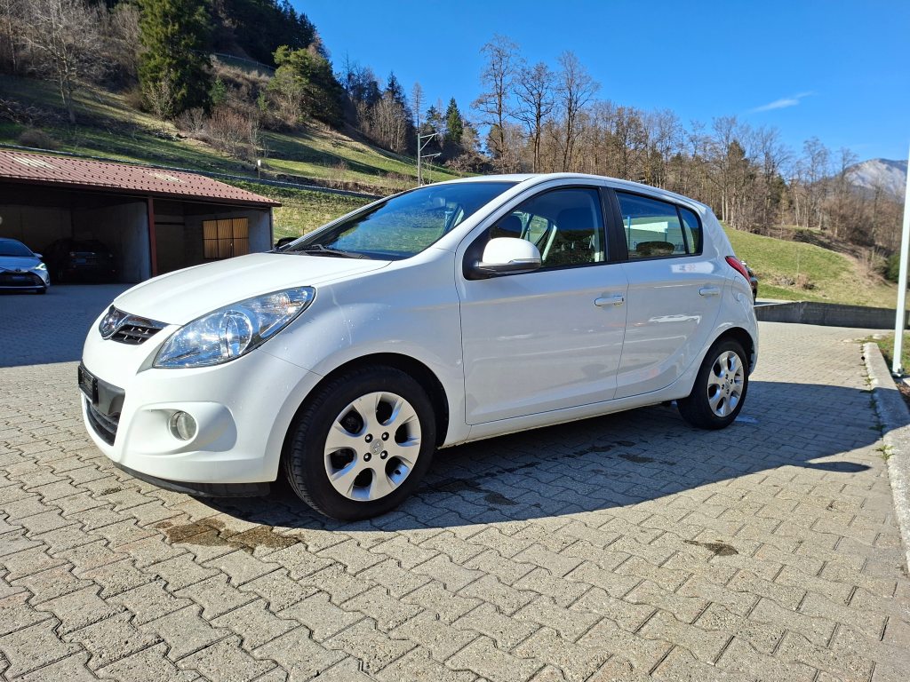 HYUNDAI I20 1.4 Style, Benzin, Occasion / Gebraucht, Automatik - 3