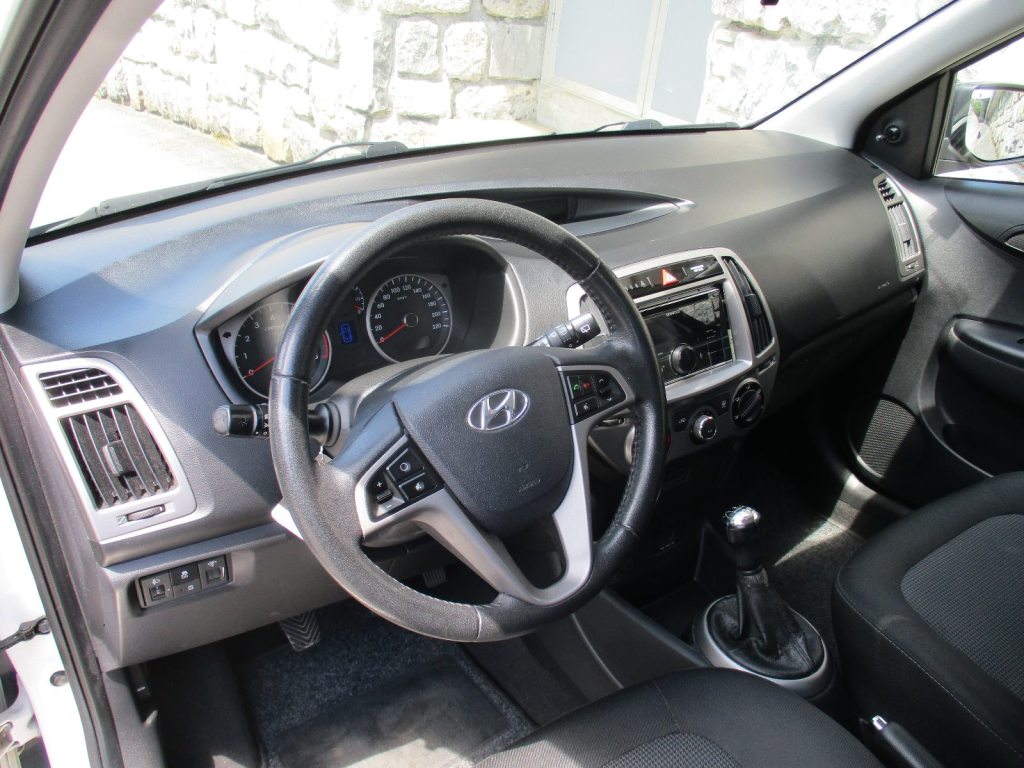 HYUNDAI I20 1.2 Go, Petrol, Second hand / Used, Manual - 4