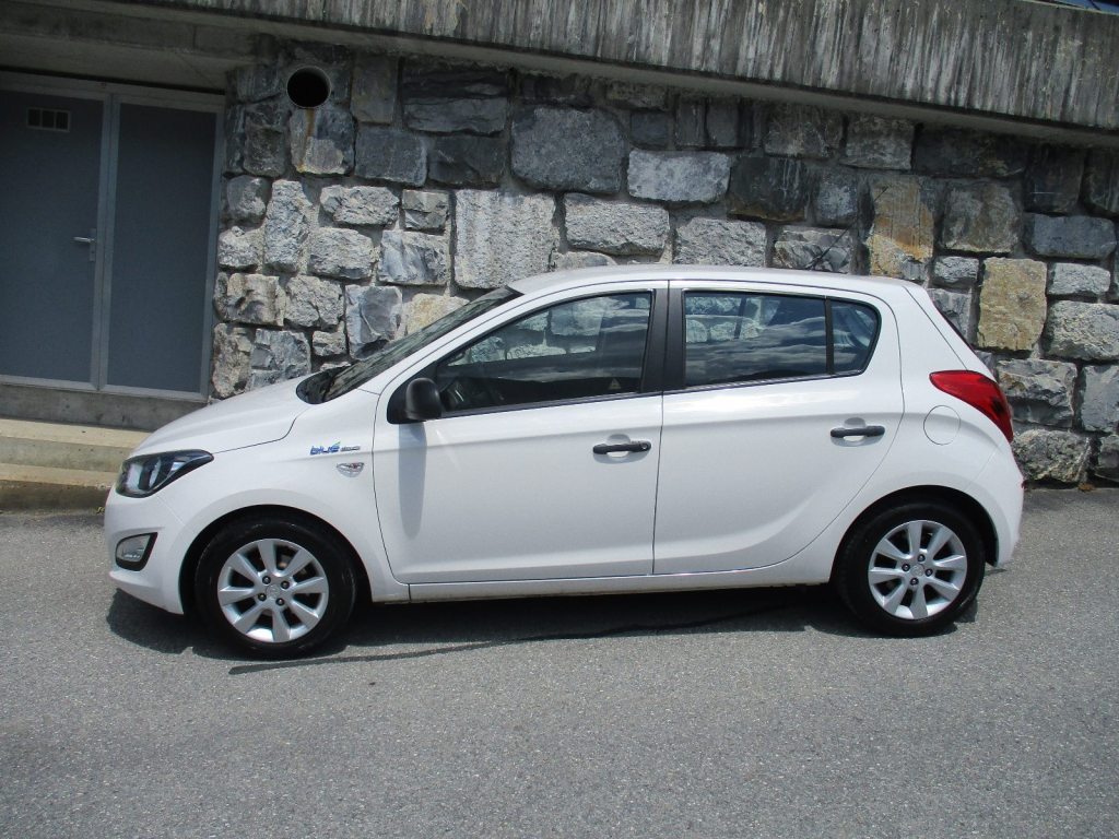 HYUNDAI I20 1.2 Go, Petrol, Second hand / Used, Manual - 2