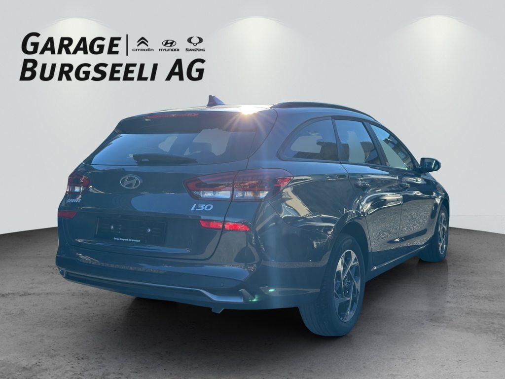 HYUNDAI i30 Wagon 1.5 T-GDi Amplia, Hybride Léger Essence/Électricité, Voiture nouvelle, Automatique - 4