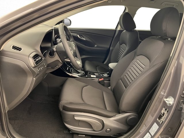HYUNDAI i30 Wagon 1.5 T-GDi Amplia, Mild-Hybrid Petrol/Electric, New car, Automatic - 5