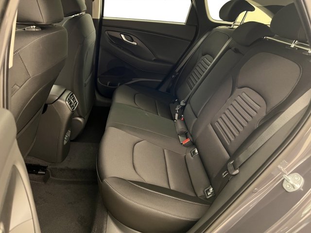 HYUNDAI i30 Wagon 1.5 T-GDi Amplia, Mild-Hybrid Petrol/Electric, New car, Automatic - 6