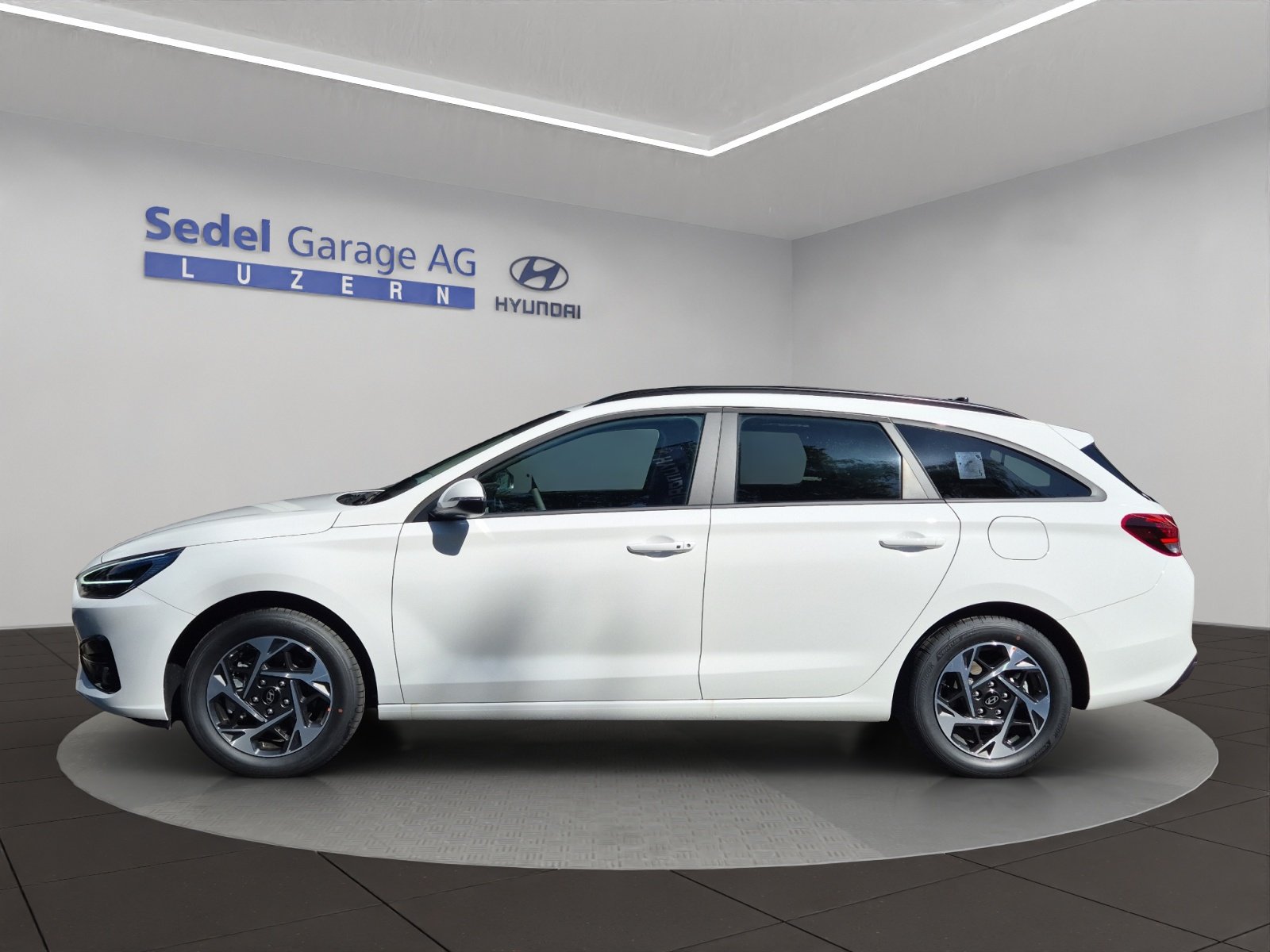 HYUNDAI i30 Wagon 1.6 T-GDi Amplia, Mild-Hybrid Petrol/Electric, New car, Automatic - 3