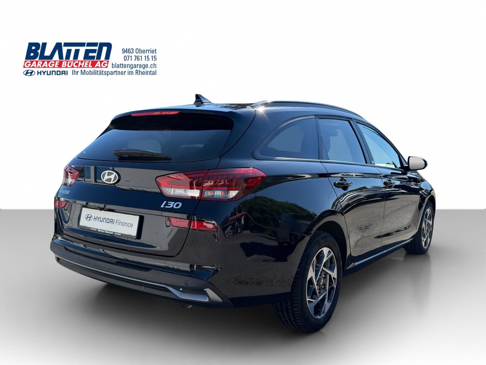 HYUNDAI i30 Wagon 1.5 T-GDi Amplia, Mild-Hybrid Petrol/Electric, Second hand / Used, Automatic - 3