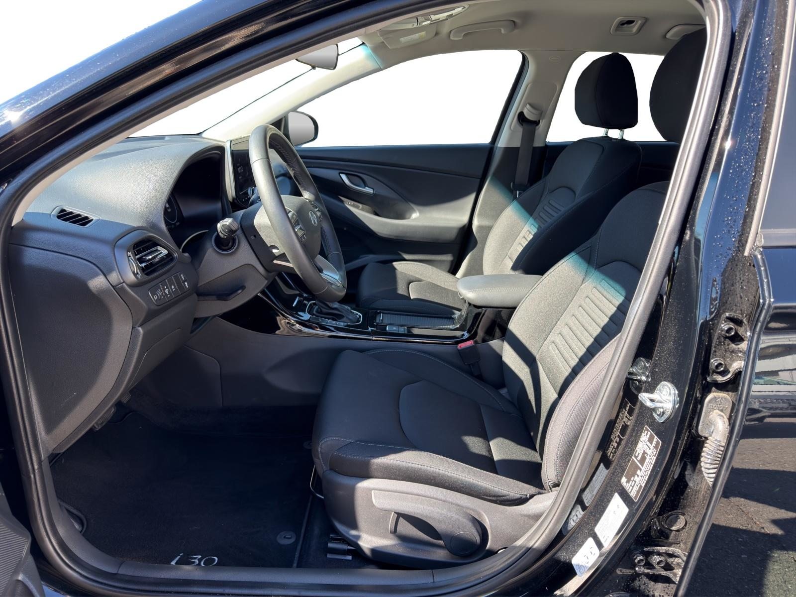 HYUNDAI i30 Wagon 1.5 T-GDi Amplia, Mild-Hybrid Petrol/Electric, Second hand / Used, Automatic - 6