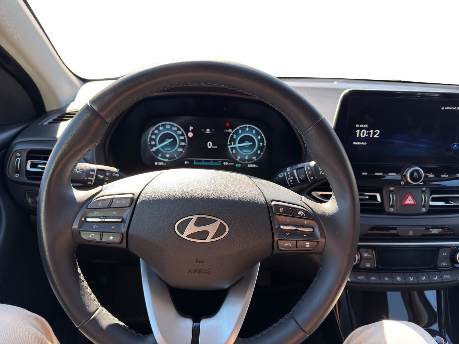 HYUNDAI i30 Wagon 1.5 T-GDi Amplia, Mild-Hybrid Petrol/Electric, Second hand / Used, Automatic - 7