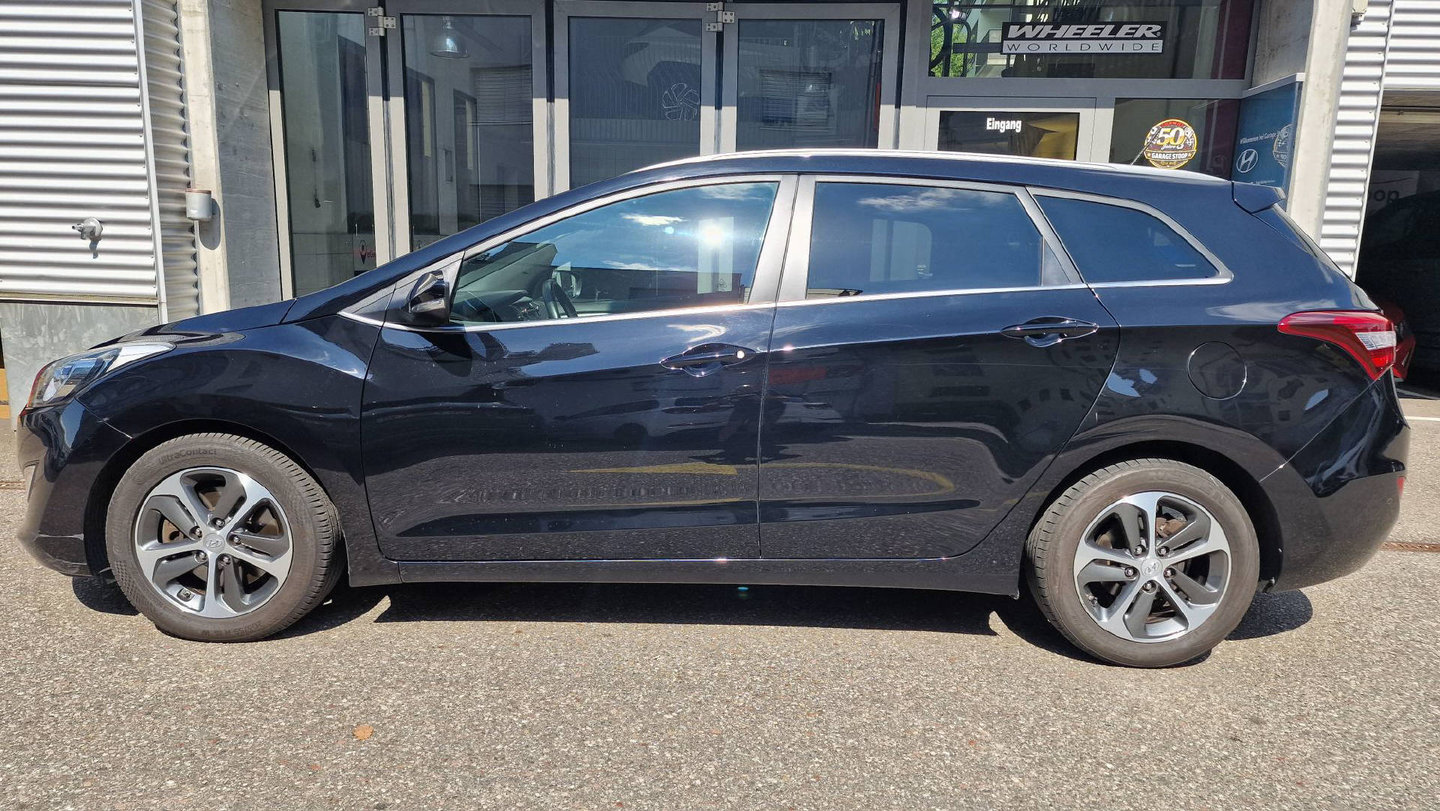 HYUNDAI i30 Wagon 1.6 CRDi Go, Diesel, Occasioni / Usate, Automatico - 2