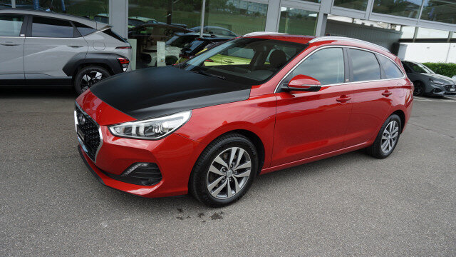 HYUNDAI i30 1.4 T-GDi Amplia, Second hand / Used, Automatic - 2
