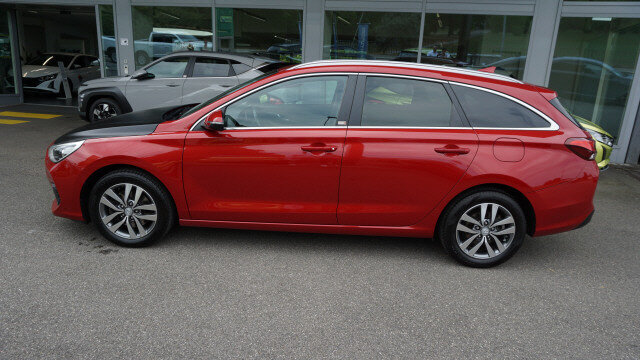 HYUNDAI i30 1.4 T-GDi Amplia, Second hand / Used, Automatic - 4