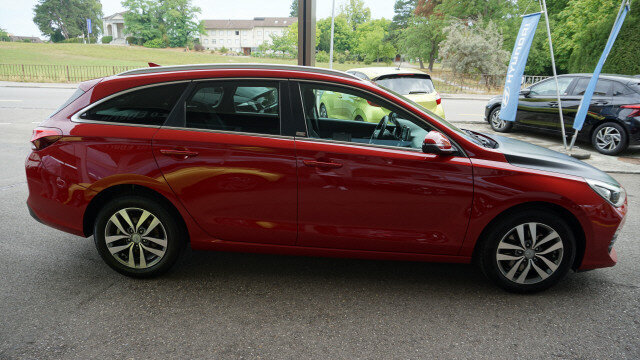 HYUNDAI i30 1.4 T-GDi Amplia, Second hand / Used, Automatic - 5