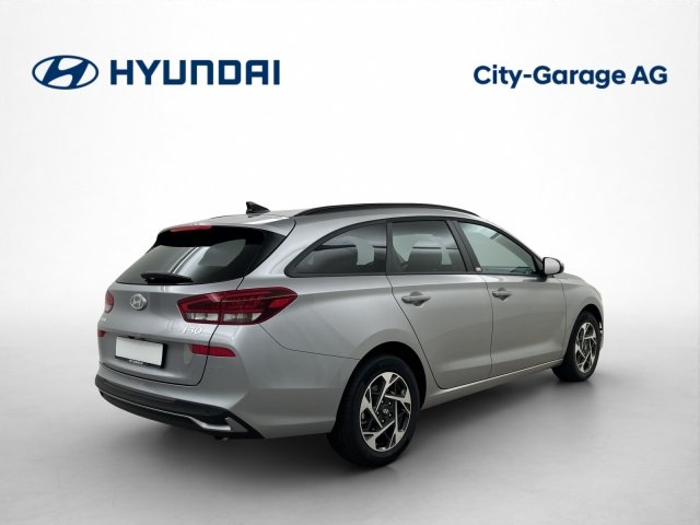 HYUNDAI i30 Wagon 1.5 T-GDi Amplia, Mild-Hybrid Petrol/Electric, Ex-demonstrator, Automatic - 3