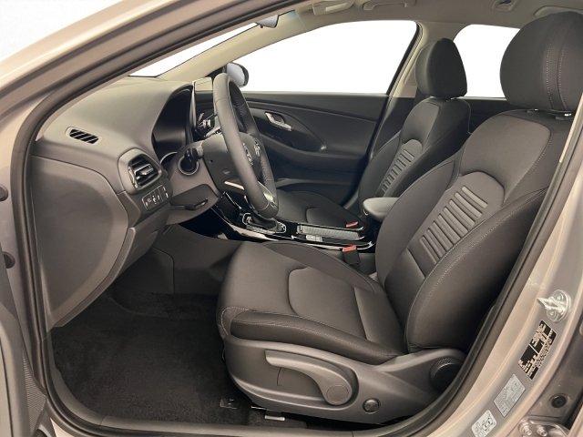 HYUNDAI i30 Wagon 1.5 T-GDi Amplia, Mild-Hybrid Petrol/Electric, Ex-demonstrator, Automatic - 5