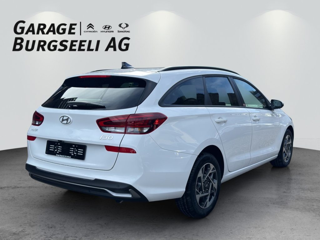 HYUNDAI I30 1.5 T-GDi Amplia, Mild-Hybrid Benzin/Elektro, Vorführwagen, Automatik - 3