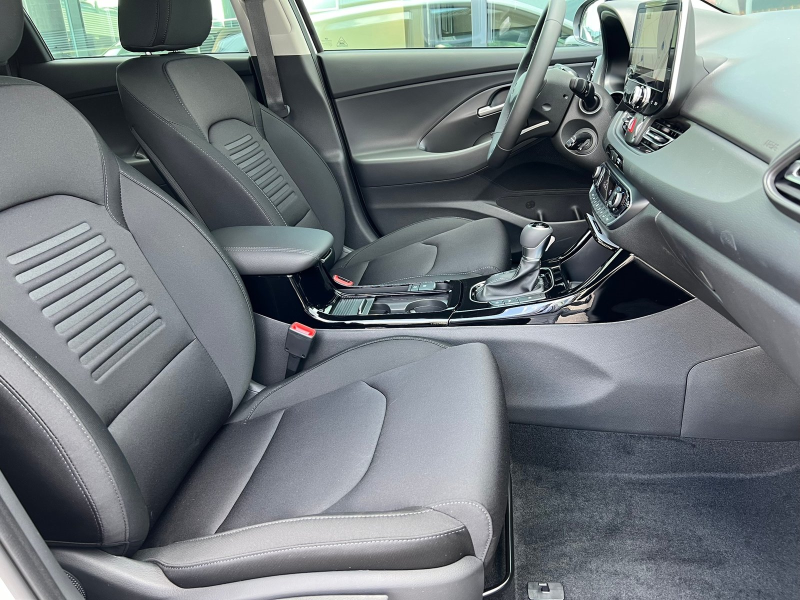HYUNDAI i30 1.5 T-GDi Amplia 48V MH DCT, Mild-Hybrid Benzin/Elektro, Neuwagen, Automatik - 6