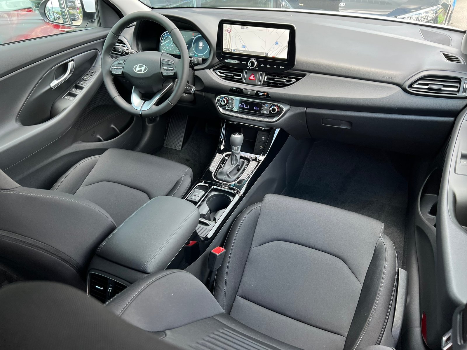 HYUNDAI i30 1.5 T-GDi Amplia 48V MH DCT, Mild-Hybrid Benzin/Elektro, Neuwagen, Automatik - 7