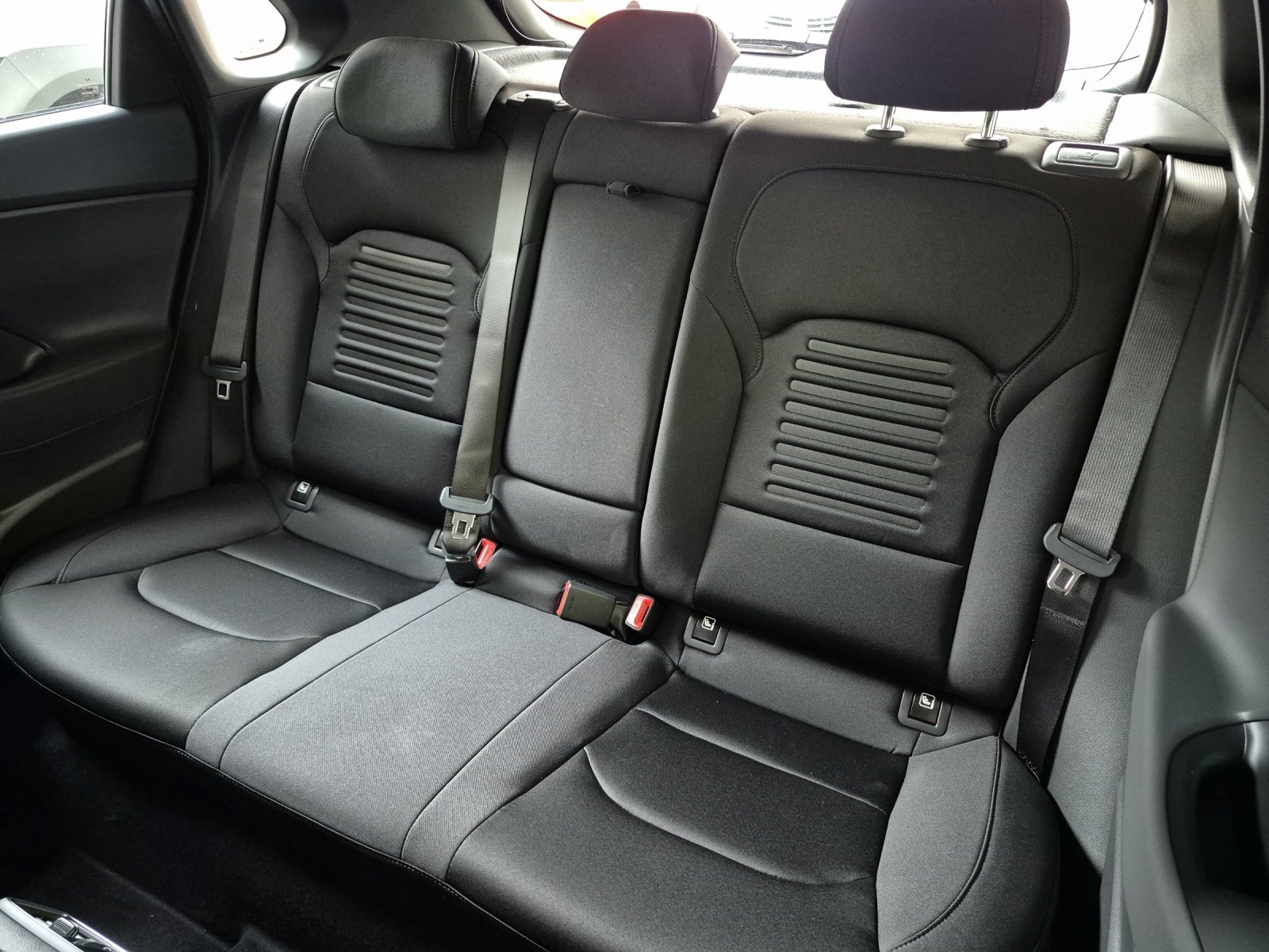 HYUNDAI i30 1.5 T-GDi Amplia, Hybride Léger Essence/Électricité, Voiture nouvelle, Automatique - 7