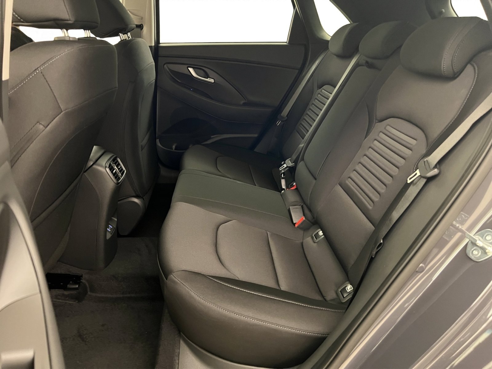 HYUNDAI i30 1.5 T-GDi Amplia, Mild-Hybrid Benzin/Elektro, Neuwagen, Automatik - 7