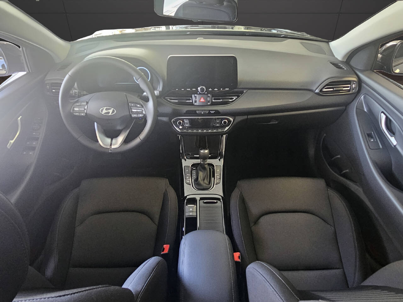 HYUNDAI i30 1.5 T-GDi Amplia, Mild-Hybrid Petrol/Electric, New car, Automatic - 5