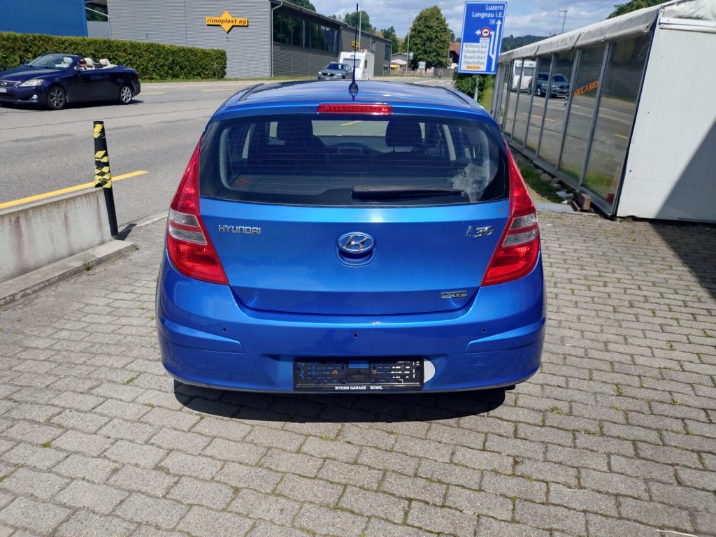 HYUNDAI I30 2.0 Premium, Essence, Occasion / Utilisé, Automatique - 4