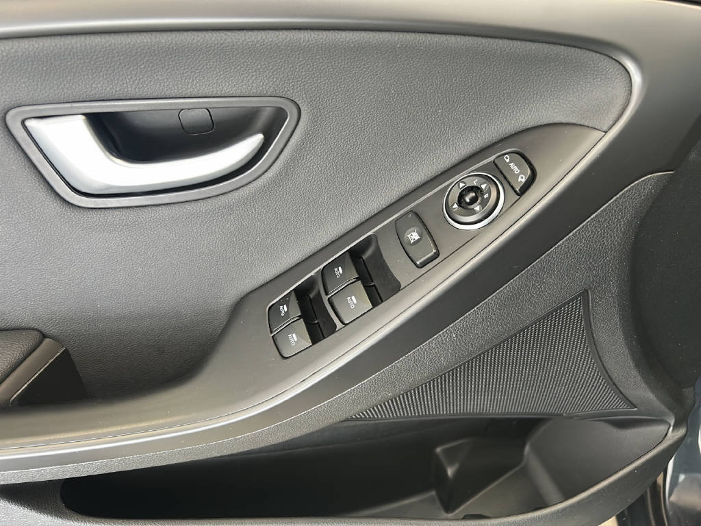 HYUNDAI i30 1.6 Turbo Vertex, Essence, Occasion / Utilisé, Manuelle - 3