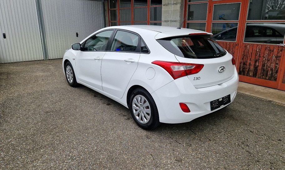 HYUNDAI i30 1.4 Pica, Benzin, Occasion / Gebraucht, Handschaltung - 2