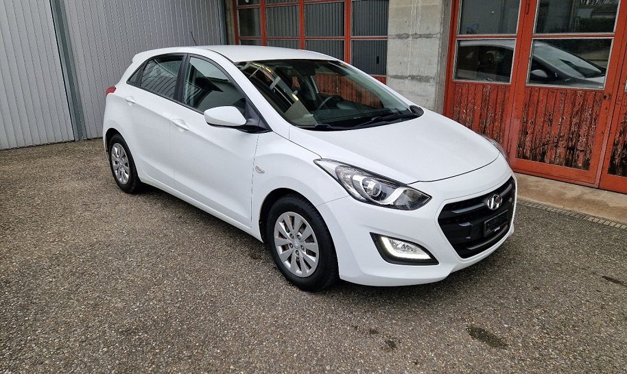 HYUNDAI i30 1.4 Pica, Benzin, Occasion / Gebraucht, Handschaltung - 3